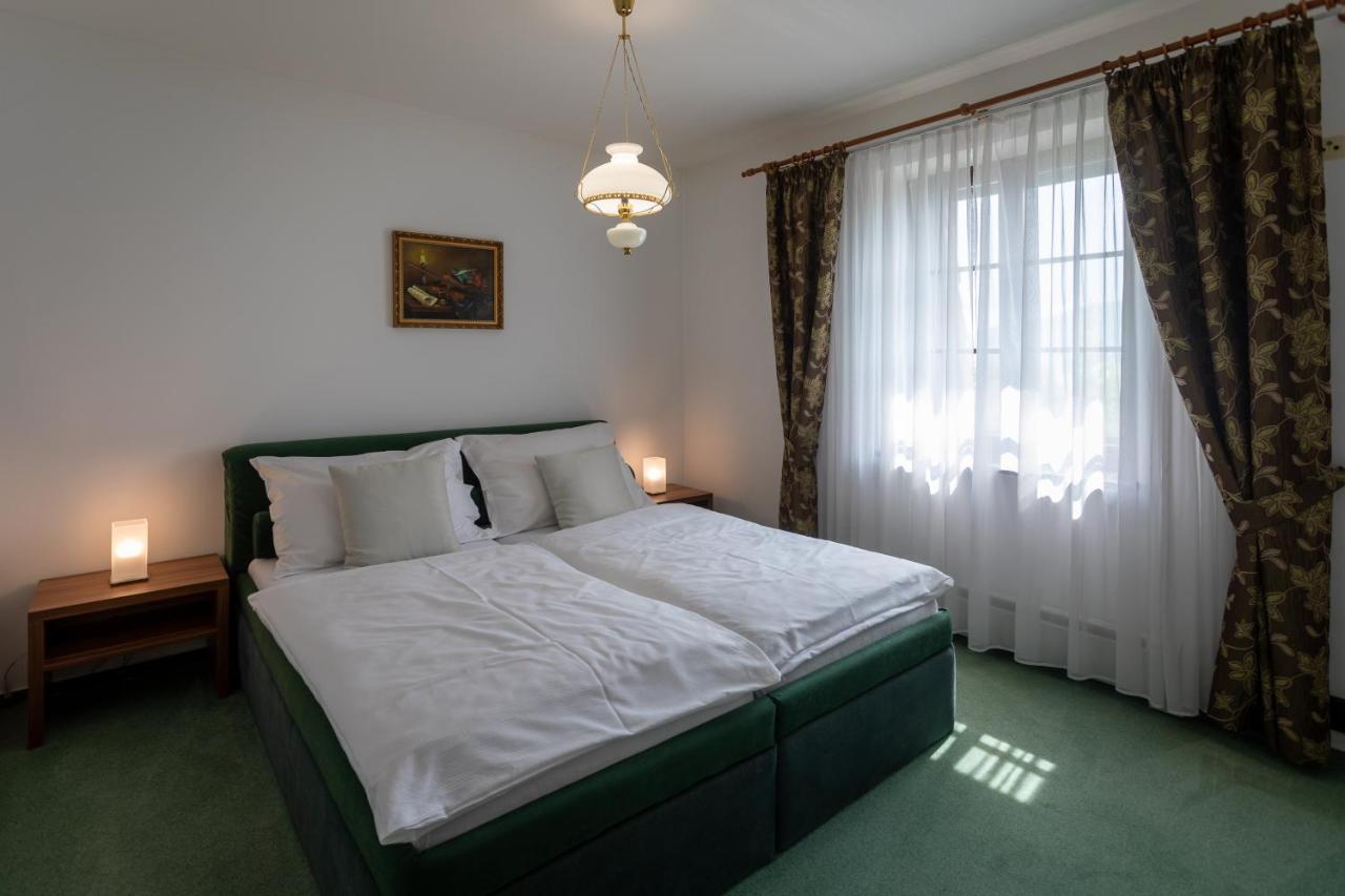 Hotel Zamecek Pod Hradem Stary Jicin 111 Buitenkant foto