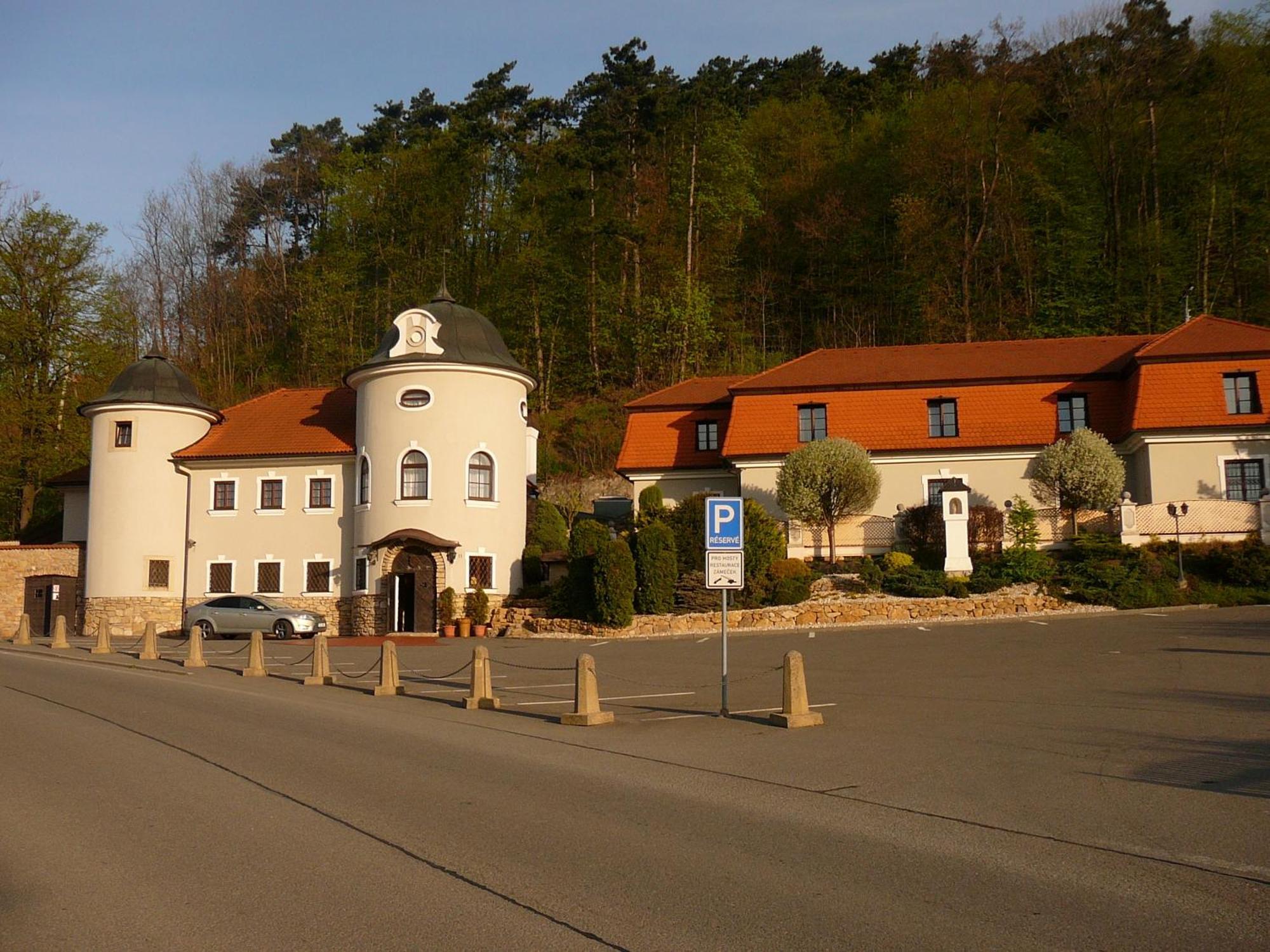 Hotel Zamecek Pod Hradem Stary Jicin 111 Buitenkant foto