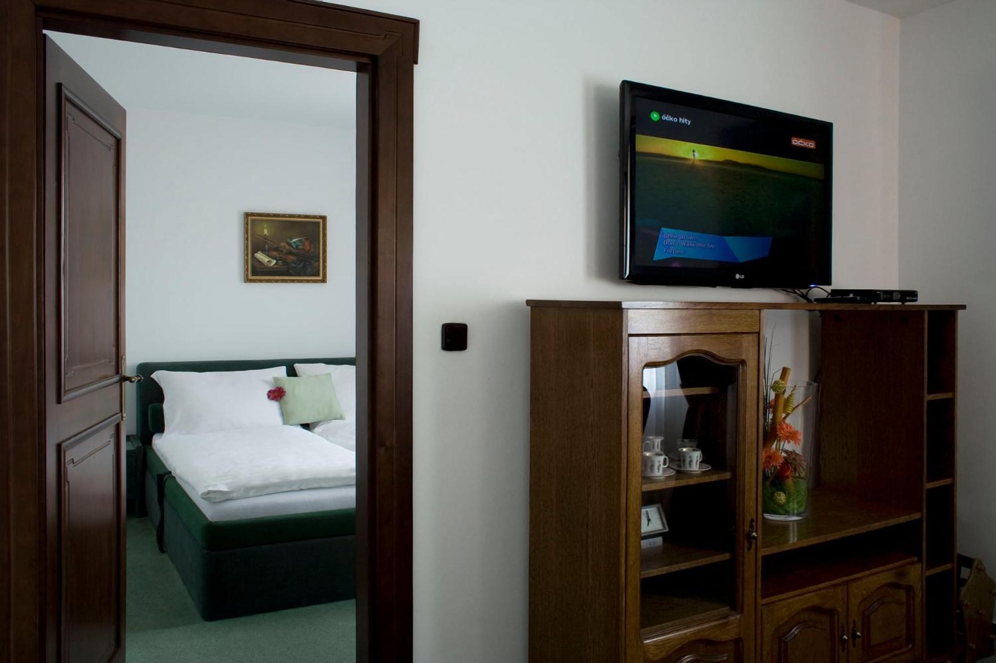 Hotel Zamecek Pod Hradem Stary Jicin 111 Buitenkant foto
