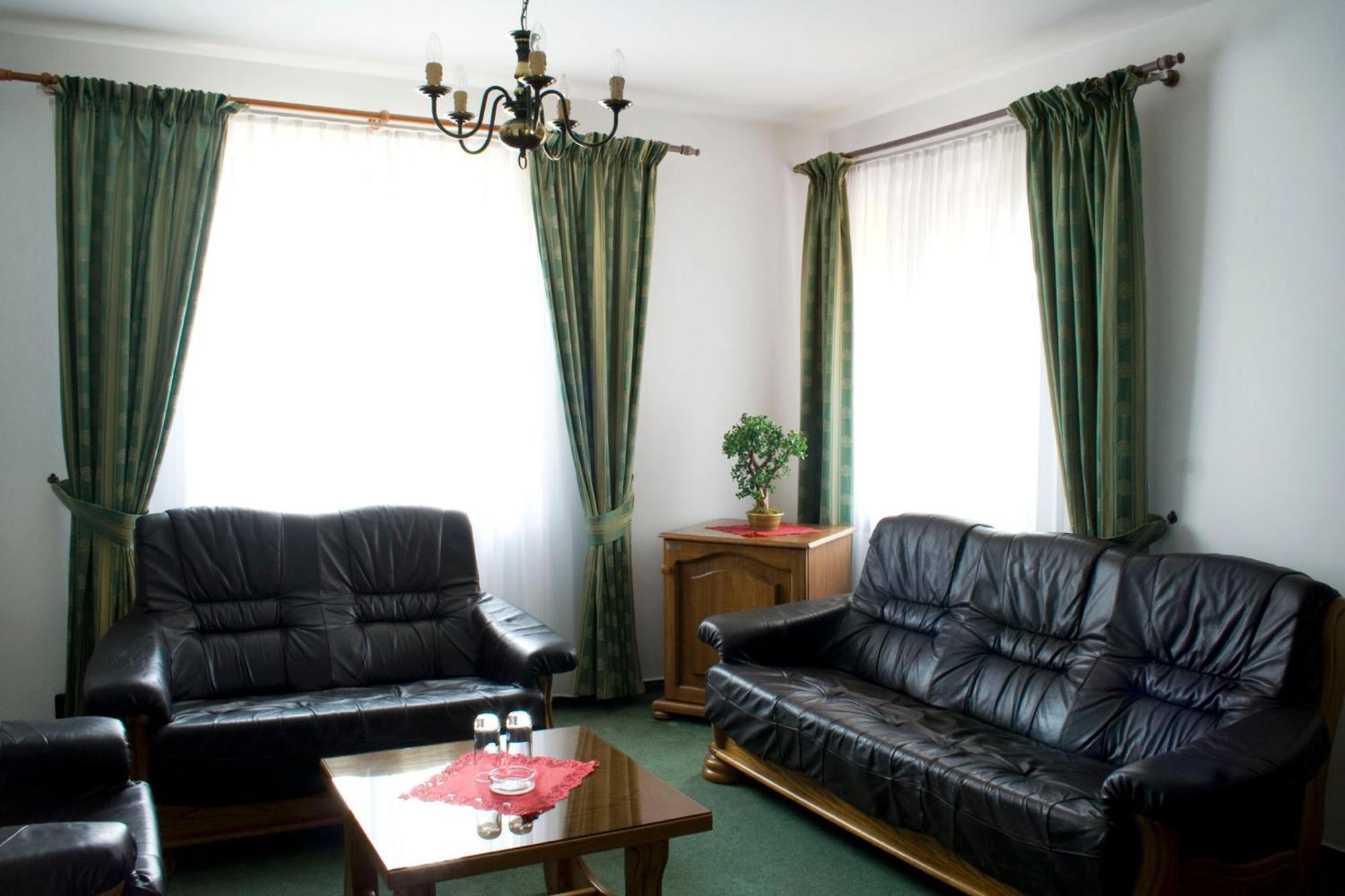 Hotel Zamecek Pod Hradem Stary Jicin 111 Buitenkant foto