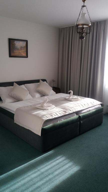 Hotel Zamecek Pod Hradem Stary Jicin 111 Buitenkant foto