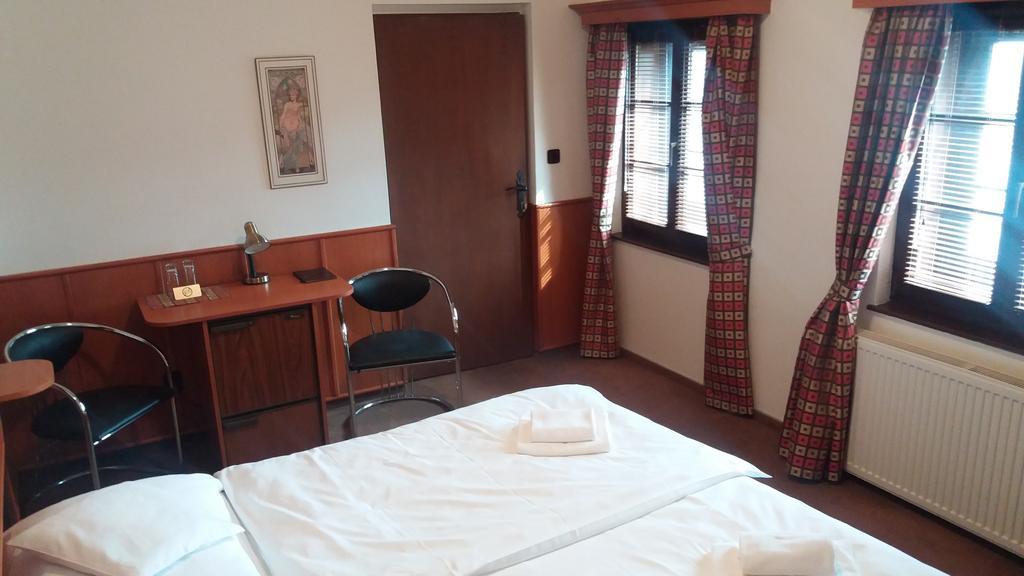 Hotel Zamecek Pod Hradem Stary Jicin 111 Buitenkant foto