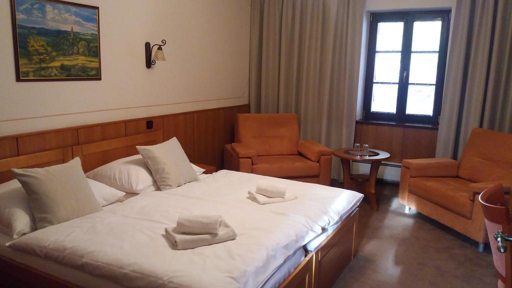 Hotel Zamecek Pod Hradem Stary Jicin 111 Buitenkant foto