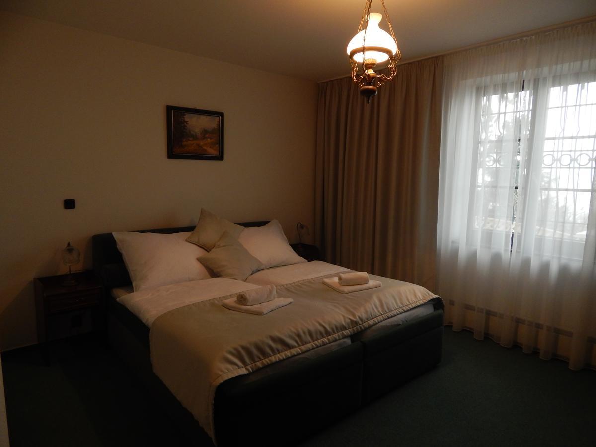 Hotel Zamecek Pod Hradem Stary Jicin 111 Buitenkant foto